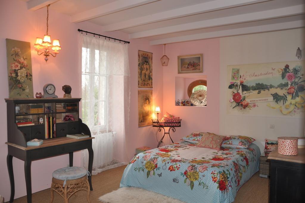 La Maison De Rose Bed and Breakfast Brossac Habitación foto